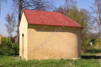 Kaple od jihu ( © Jan P. Štěpánek 04/2007)