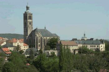 Arciděkanský chrám sv. Jakuba - pohled od Jezuitské koleje (© Milan Caha, 04/2007)