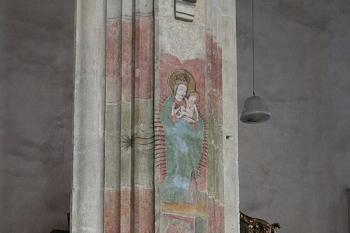 Gotická freska Immaculaty (kolem roku 1470) na pilíři mezi hlavní a severní boční lodí (© Ivan Grisa, 09/2008)