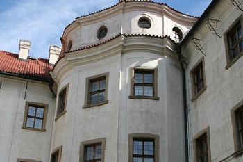 Točité schodiště - pohled z nádvoří (© Ivan Grisa, 09/2008)