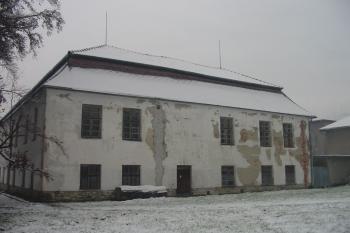 Kratší západní křídlo zámku (© D Dohňanský, 12/2014)