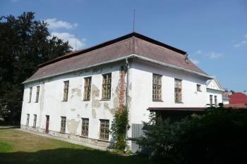 západní křídlo zámku od jihozápadu ( © Jan P. Štěpánek 08/2008)