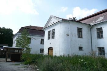 vstupní rizalit v nádvorní frontě severního křídla zámku ( © Jan P. Štěpánek 08/2008)