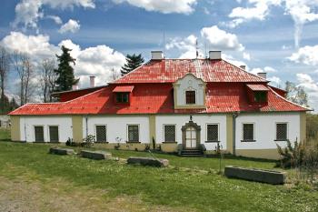 Hlavní průčelí ( © Luděk Pitter 05/2006)