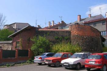 Městské opevnění ve Dvoře Králové nad Labem ( © Pavel Vítek 05/2007)
