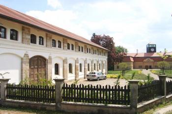 Zámek Kamenice ( © Pavel Vítek 05/2007)