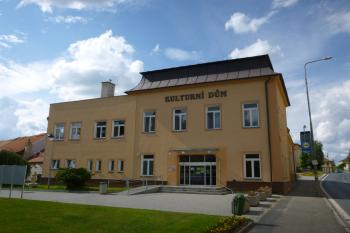 Chodová Planá-starý zámek (© Vlastislav Mareček, 06/2016)