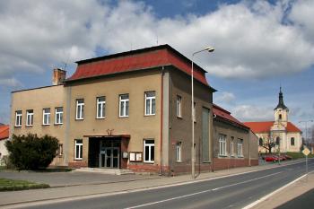 Jihovýchodní nároží ( © Luděk Pitter 04/2007)