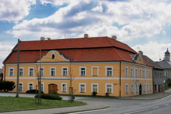Úřednický dům ( © Luděk Pitter 04/2007)