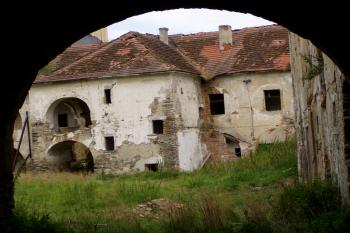 Původní tvrz od jihu (© Lukáš Pechánek, 08/2012)