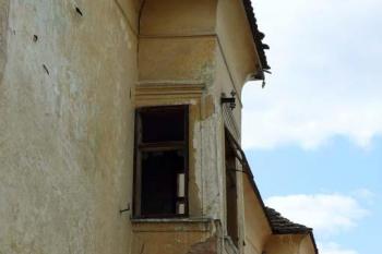Zachovaná dvojice barokních arkýřů (© Jiří Cukr, 04/2007)