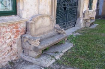 Výšovice - zámek- zajímavé kamené lavičky (© Ivo Rozehnal, 05/2012)