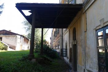 Výšovice - boční vstup na severozápadě  ( © Ivo Rozehnal 08/2015)