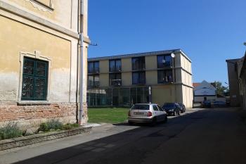 Výšovice - pohled na prostřední křídlo ( © Ivo Rozehnal 08/2015)