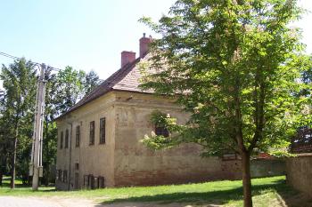 Výšovice - kostel sv.Vavřince - fara u kostela (© Ivo Rozehnal, 05/2012)