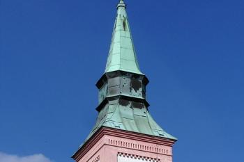 Detail horních partií  věže ( © Jan P. Štěpánek 05/2007)