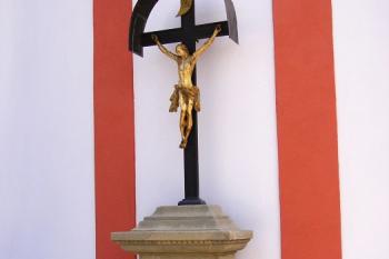 Památný kříž při Španělské kapli ( © Jan P. Štěpánek 05/2007)
