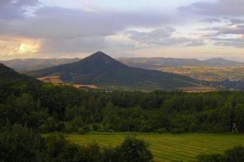 Výhled z Holého vrchu nad Sutomí (© Petr Lánský, 07/2007)