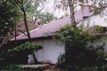 Zbytky tvrze od severovýchodu (© Lukáš Pechánek, 07/2004)