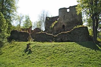 hrad od severu ( © Pavel Zany Komárek 4.5. 2007)