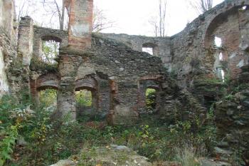 Zříceniny paláce ( © Jiří Čížek 10/2008)