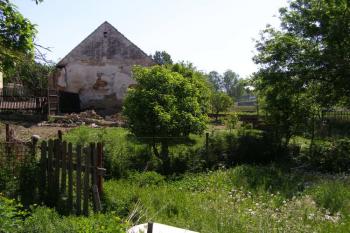 tvrziště Červený Hrádek ( © Marek Skýpala 05/2007)