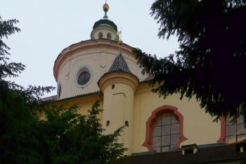 pohled z rajského dvora (© Alena Volná, 06/2011)