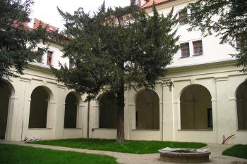 klášter obutých augustiniánů s kostelem sv. Tomáše apoštola (© Vlastislav Mareček, 04/2008)