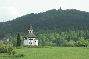 Kostel od severu (© Milan Caha, 05/2007)