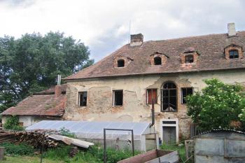 Žáky - starý zámek ( © Pavel Vítek 05/2007)