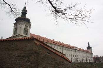 Kolej od jihovýchodu ( © Ivan Grisa 03/2011)