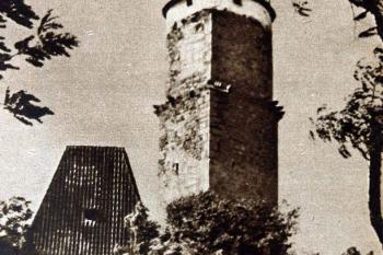 Hrad na staré fotografii otištěné v Pražském ilustrovaném zpravodaji (1935, č. 35) (© anon.)