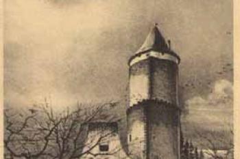 vstupní brána s bergfritem na historické pohlednici (anon.)