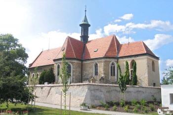 Kostel Nalezení sv. Kříže v Bříství ( © Pavel Vítek 05/2007)