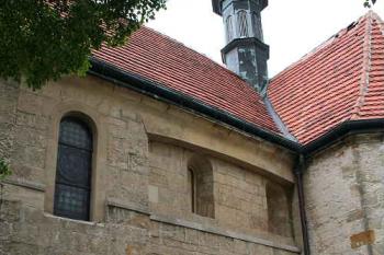 Jižní stěna - románská část (© Ivan Grisa, 06/2008)