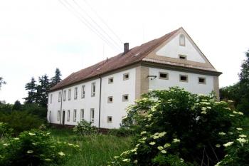 Zámek v Cerhenicích ( © Pavel Vítek 05/2007)