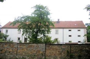 Zámek v Cerhenicích ( © Pavel Vítek 05/2007)