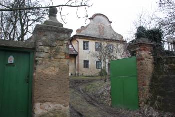 Bývalá fara ( © Ivan Grisa 02/2011)