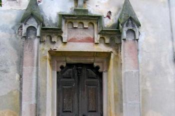 Kostel sv. Petra a Pavla v Chotěvicích ( © Pavel Vítek 09/2007)
