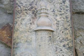 označení místa druhého (zbořeného) bergfritu (© zdeněk komínek, 04/2007)