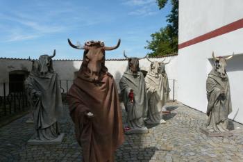 Expozice umění na nádvoří (© Jaroslav Šefčík, 04/2009)