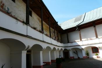 Nádvoří (© Jaroslav Šefčík, 04/2009)