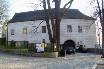 První brána (© Michal Schuster, 04/2009)
