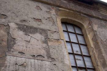 sluneční hodiny na jižní stěně kostela (© Stanislav Drda 04/2007)