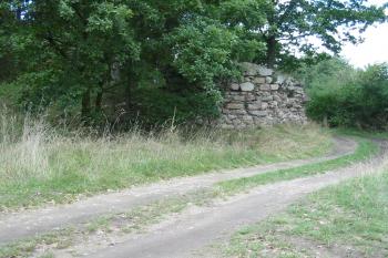 torzo bašty na východě (© Anna Hladíková, 8/2008)