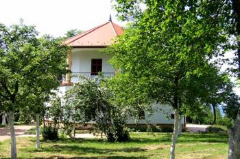 Bývalý lovecký zámeček. ( © Pavel Vítek 06/2007)