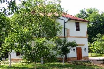Bývalý lovecký zámeček. ( © Pavel Vítek 06/2007)