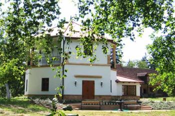 Bývalý lovecký zámeček. ( © Pavel Vítek 06/2007)