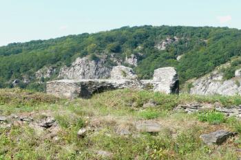 Hrad Hardegg - pohled na hardeggskou vyhlídku na české starně hranice (© aleshwarrior, 07/2014)
