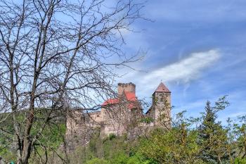 pohled na hrad od jihu (© Jaroslav Špiroch, 05/2017)